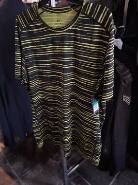 Athletic Nike Men’s Black and Yellow Striped Dri-FIT Short Sleeve Tee